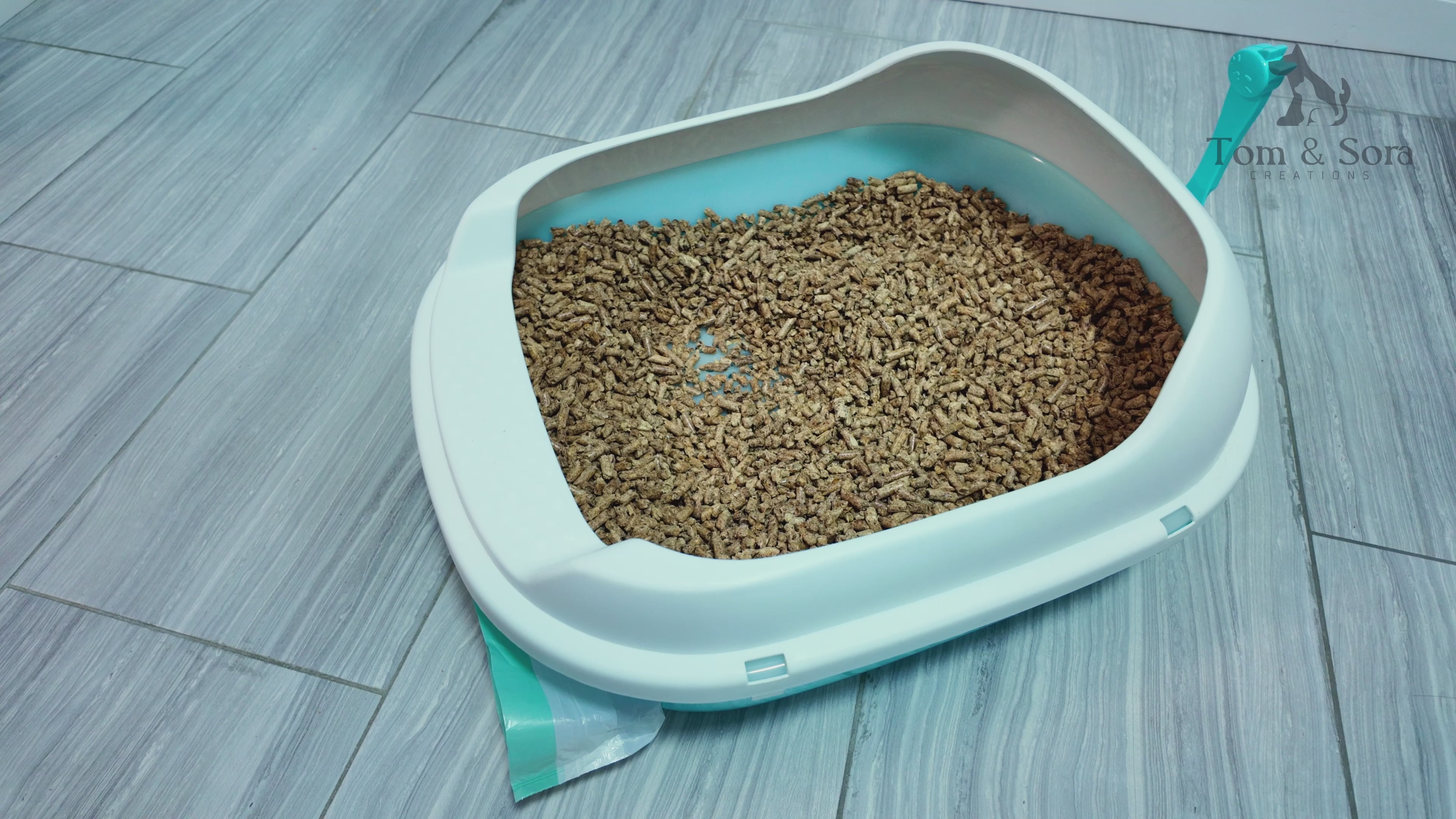 Load video: Tom &amp; Sora Creations Pine Pellet Litter Box Tip 1